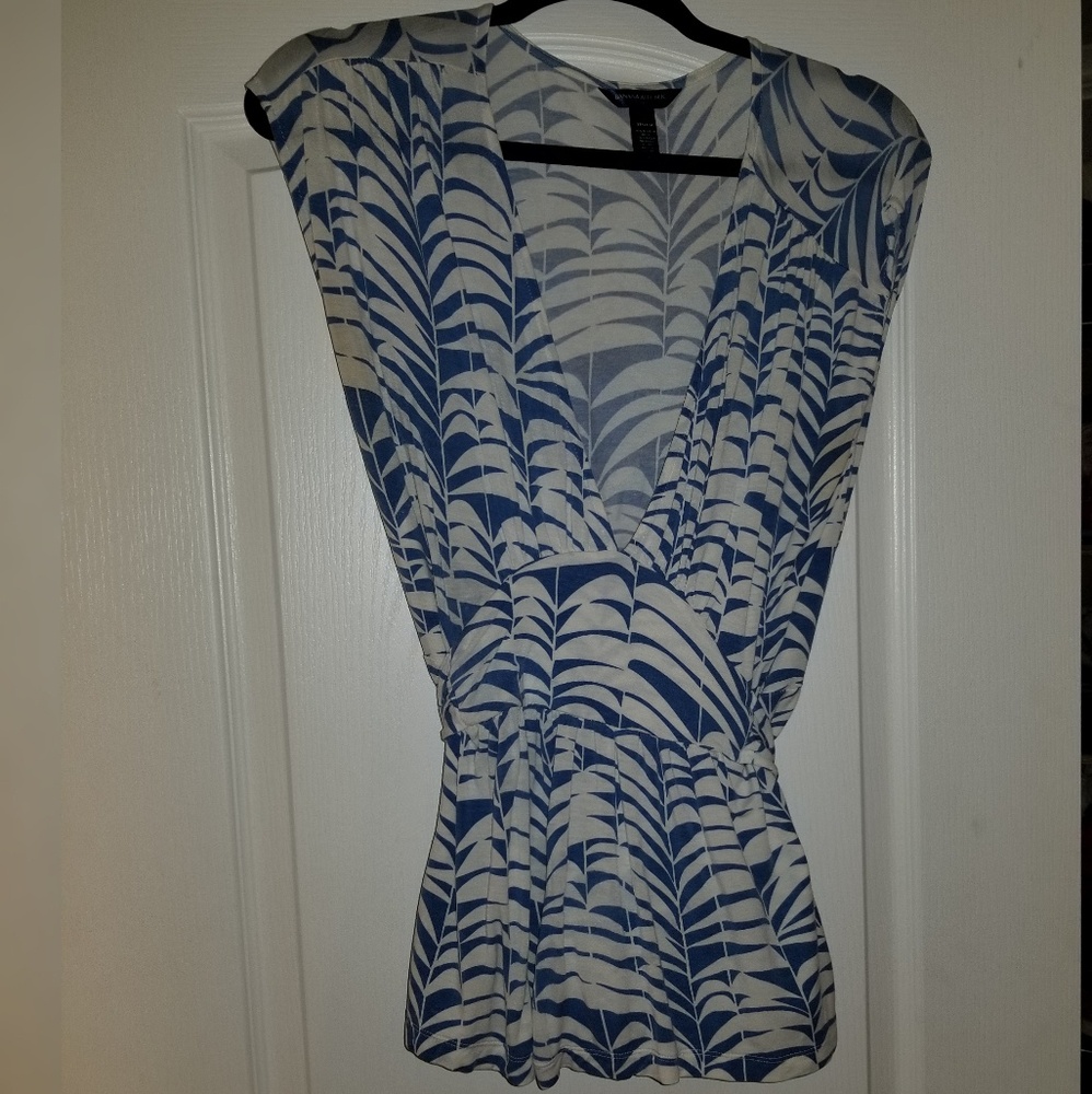 Banana Republic L cap sleeve top with tie back